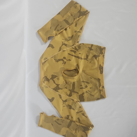 Gymshark Seamless Vital Size Small Camo Thumb Sleeve - Picture 6 of 6